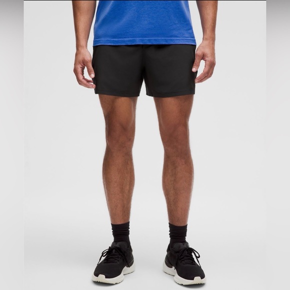 lululemon athletica Men's Pace Breaker Short 5” - Linerless - size S - Picture 4 of 4